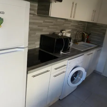 Mazet Au Lavandou Avec Piscine, Proche Et Commodites - Fr-1-308-85 Le Lavandou