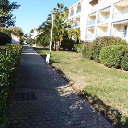 Mazet Au Lavandou Avec Piscine, Proche Et Commodites - Fr-1-308-85 Holiday home *